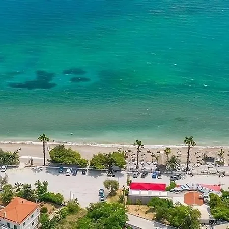 Maison De La Isthmia