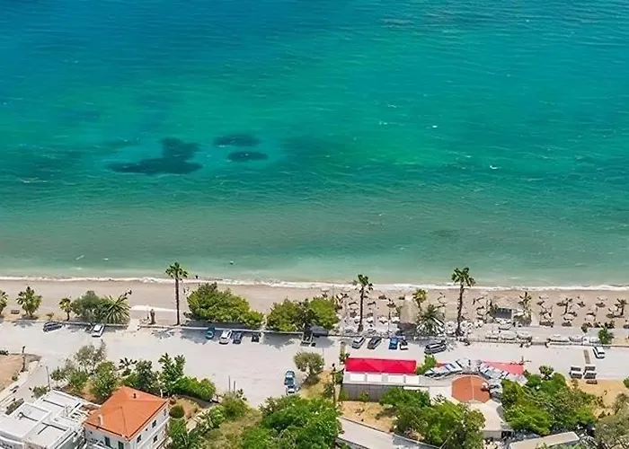 Maison De La Isthmia